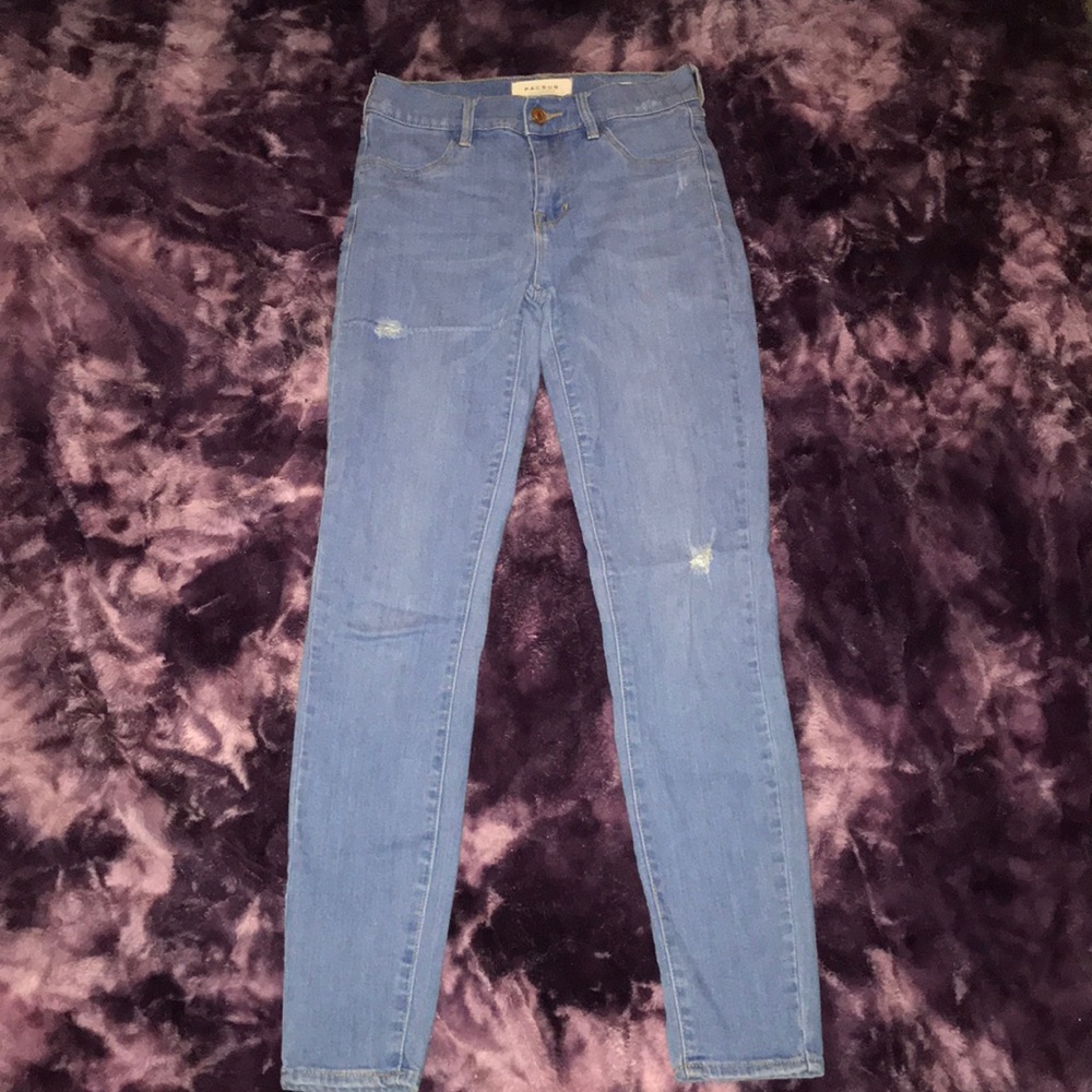 Light blue skinny jeans.